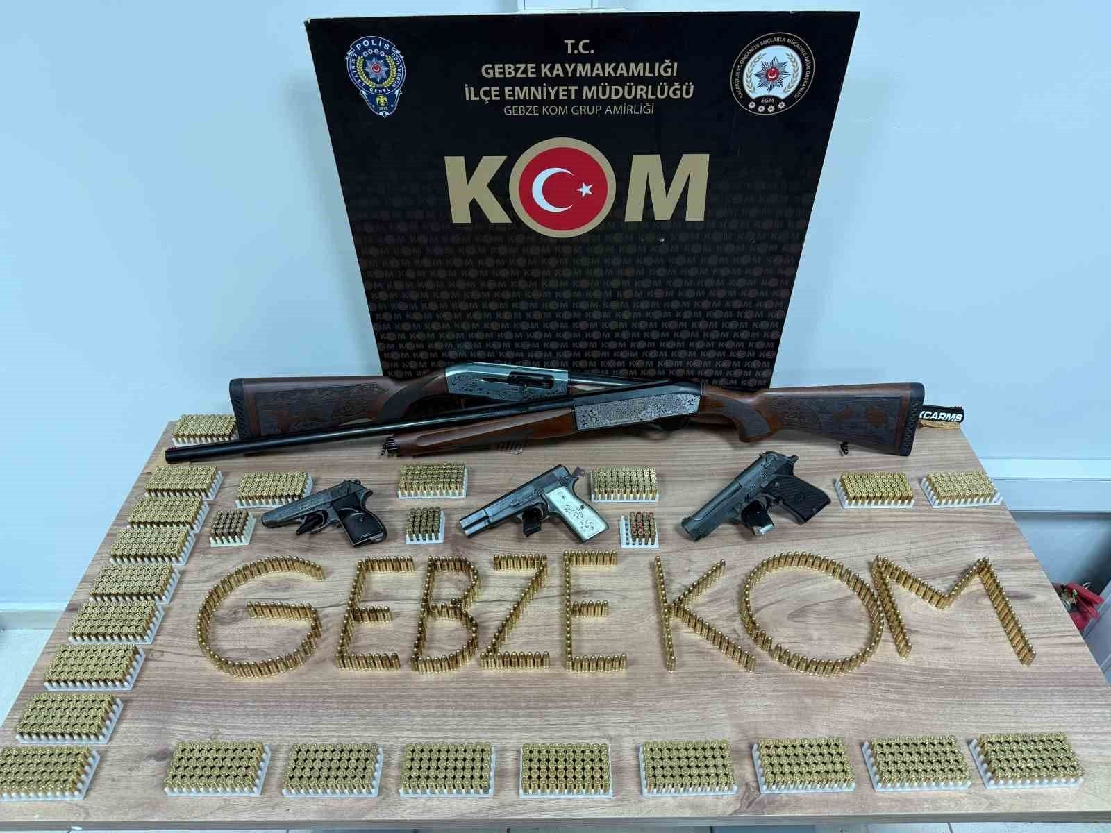 Kocaeli'de Silah Kaçakçılığı Operasyonu: Bin 513 Fişek ve Ruhsatsız Silahlar Ele Geçirildi
