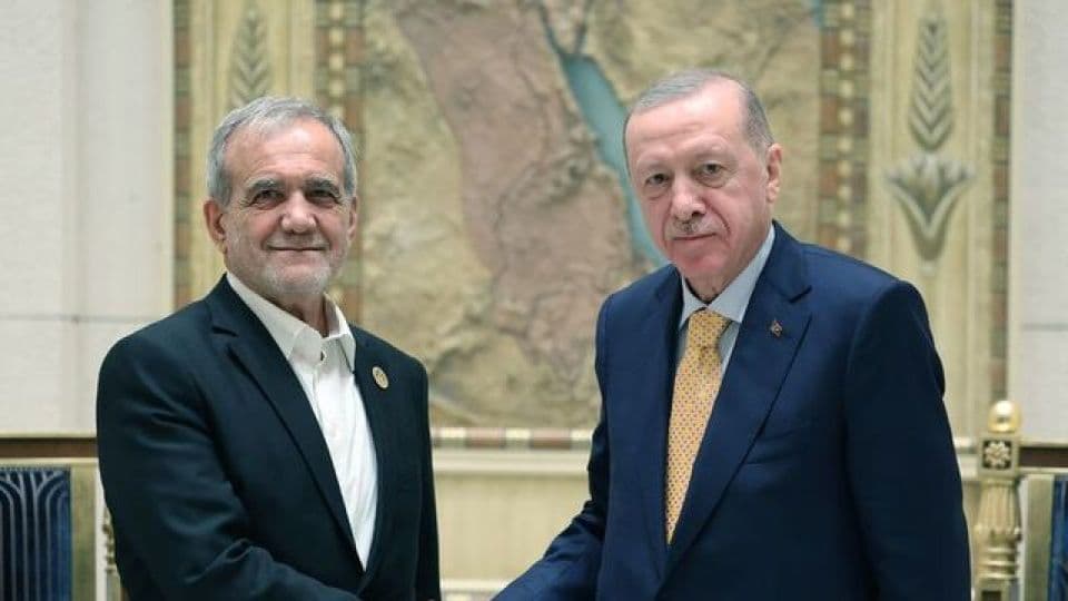 Cumhurbaşkanı Erdoğan'dan İran Cumhurbaşkanı Pezeşkiyan'a telefon: Bölgesel gelişmeler ele alındı
