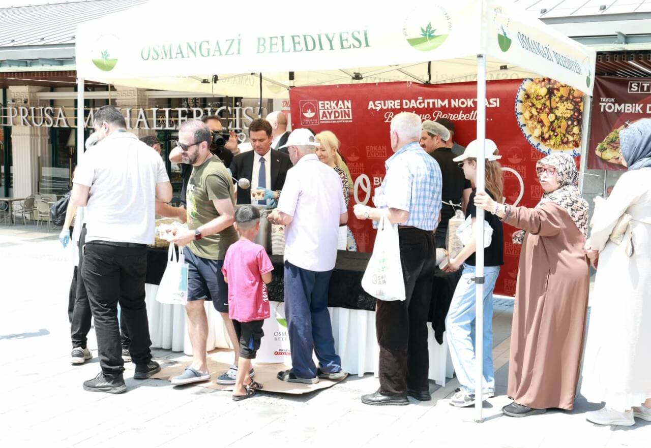 Osmangazi Belediyesi'nden Muharrem Ayı Aşure İkramı: Vatandaşlar Yoğun İlgi Gösterdi