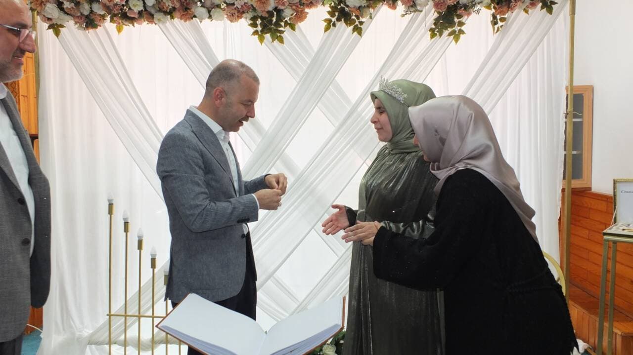 Bursa'da Görme Engelli Münevver Soroklu Hafızlık Eğitimini Tamamladı
