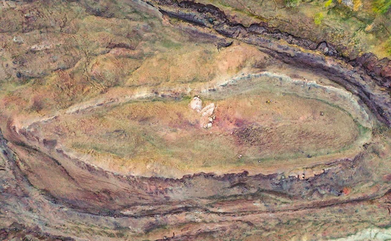 Ağrı Dağı'nda Nuh'un Gemisi'ne benzetilen gemi formundaki kaya oluşumunun havadan görünümü.