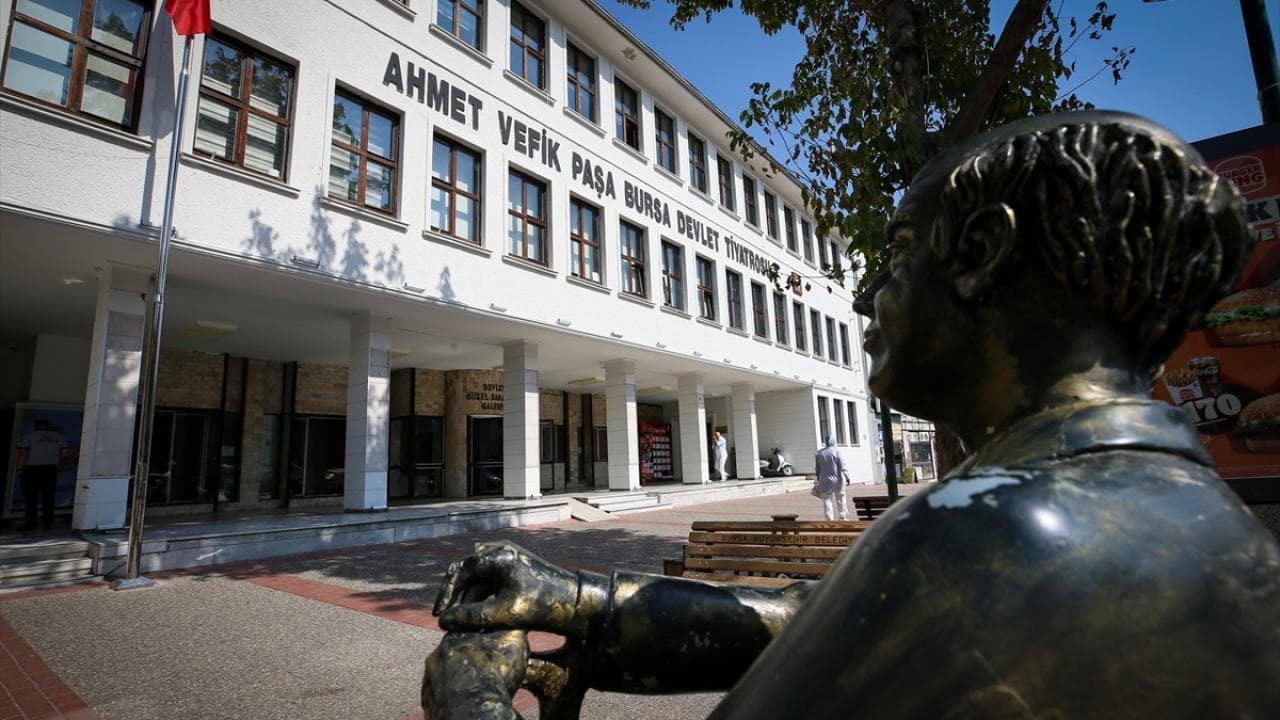 Öykü Esendemir, Bursa Devlet Tiyatrosu'nun Müdür Vekili Olarak Atandı