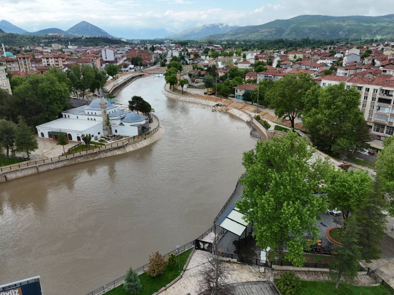 Almus Barajı Taşma Riski: Tokat Turhal'da 15 Mahalle ve 7 Köy Tahliye Ediliyor