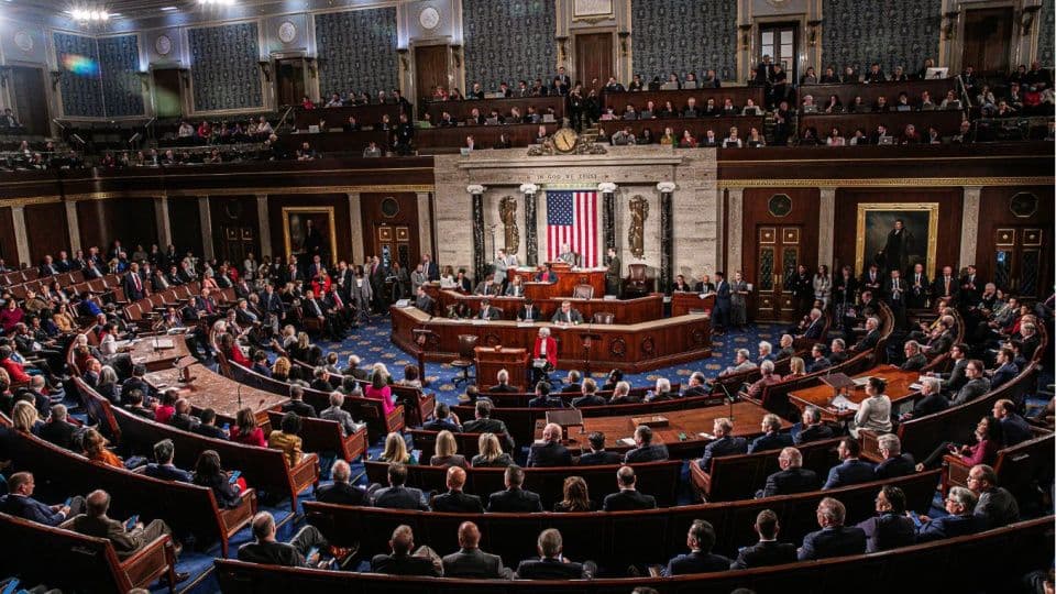 ABD Kongresi'nden Trump'ın Savaş Yetkileri Tasarısına Çifte Ret