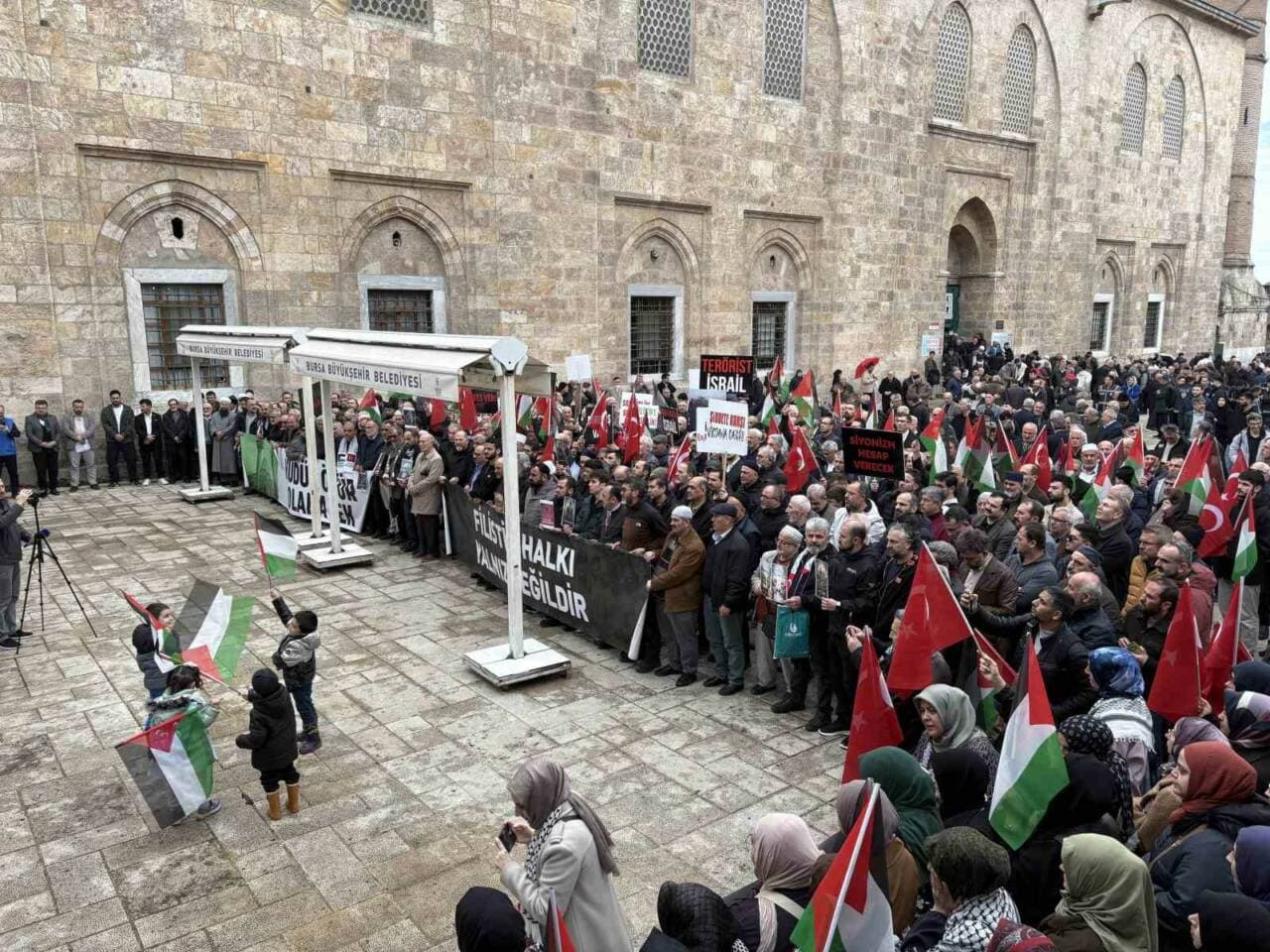 Bursa'dan Filistin'e Güçlü Destek Çağrısı: Ulu Cami Önünde Toplandılar