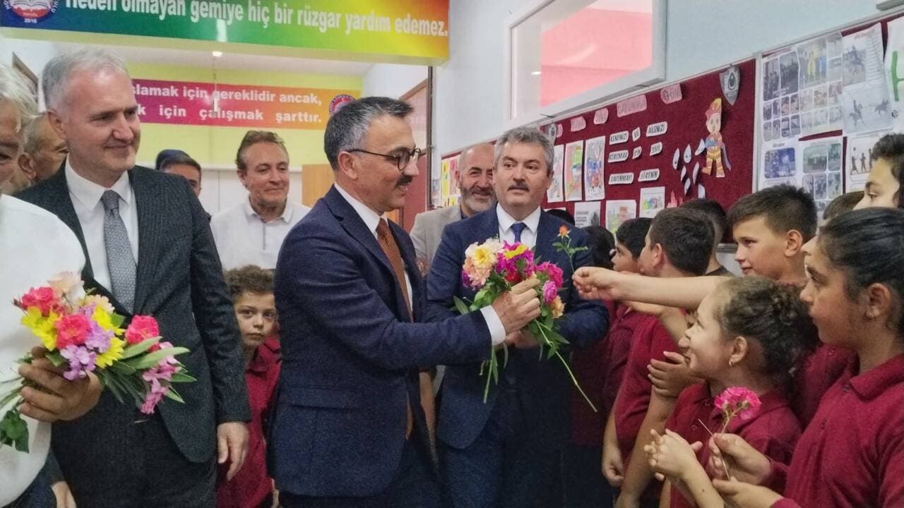 İnegöl Kaymakamı Arslan'a Öğrencilerden Duygusal Veda Töreni