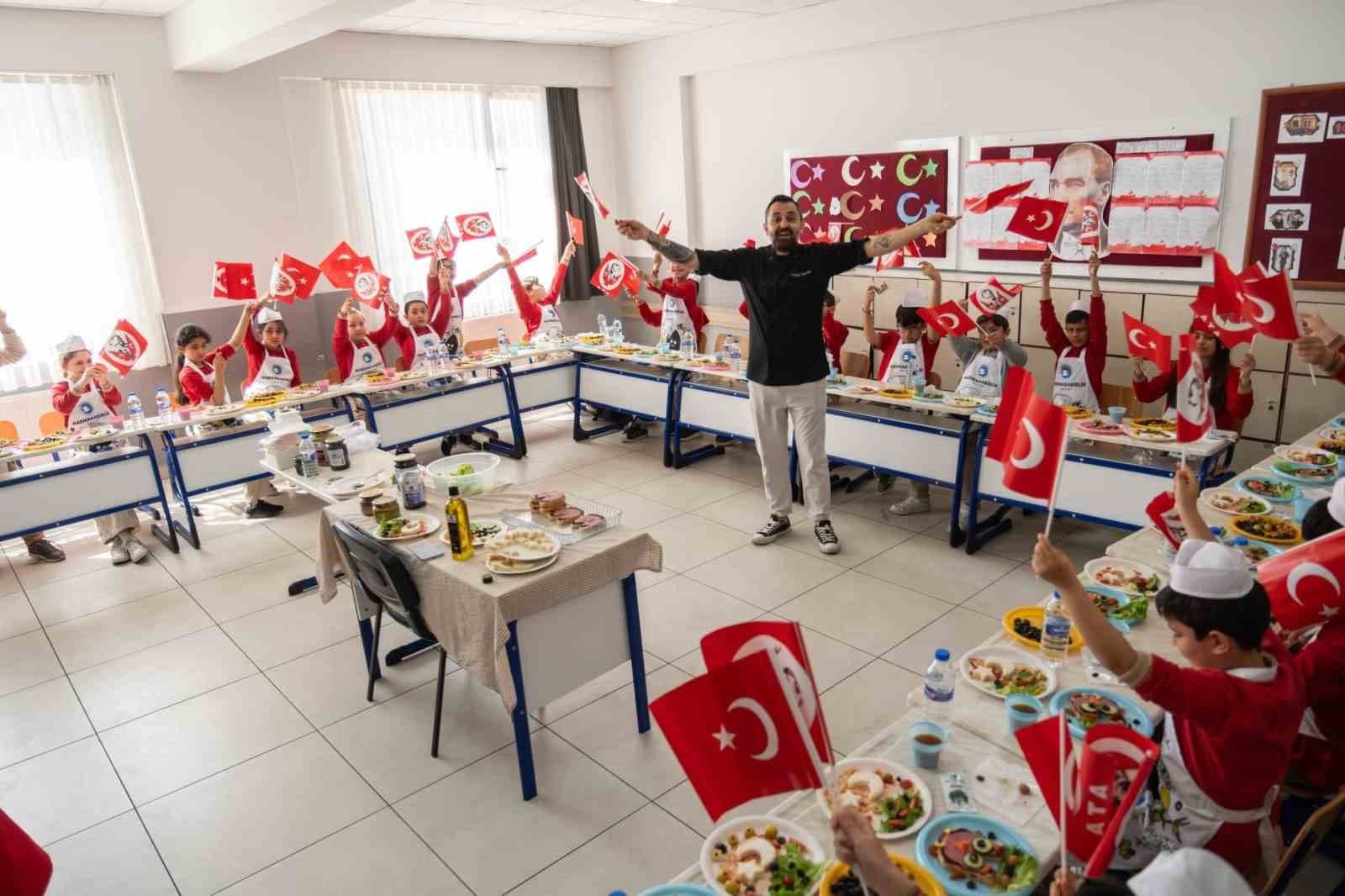 Orhangazi'de Minik Şefler Zeytinle Buluştu: Marmarabirlik'ten Sağlıklı Beslenme Eğitimi