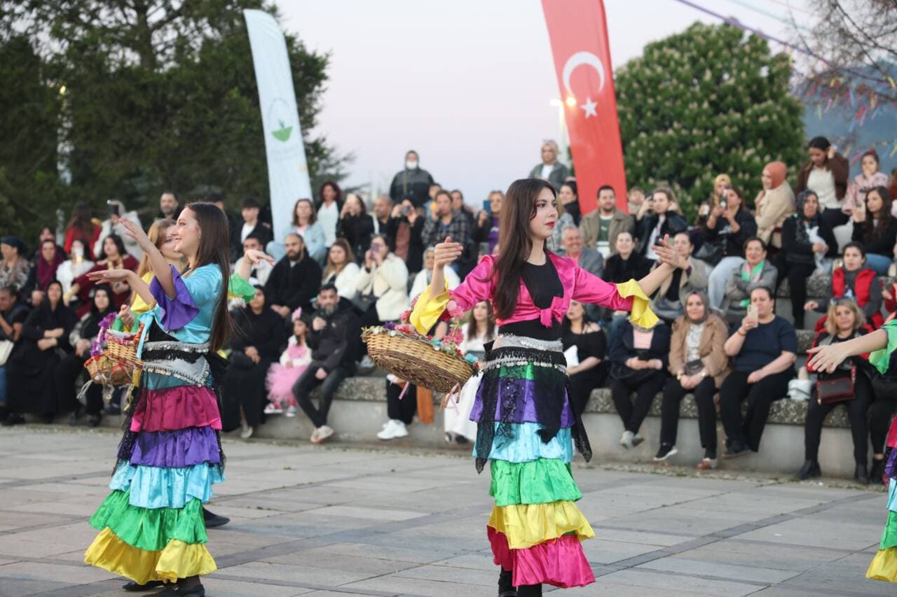 Osmangazi'de Hıdırellez Coşkusu: Baharın Gelişi Kamberler Parkı'nda Kutlandı