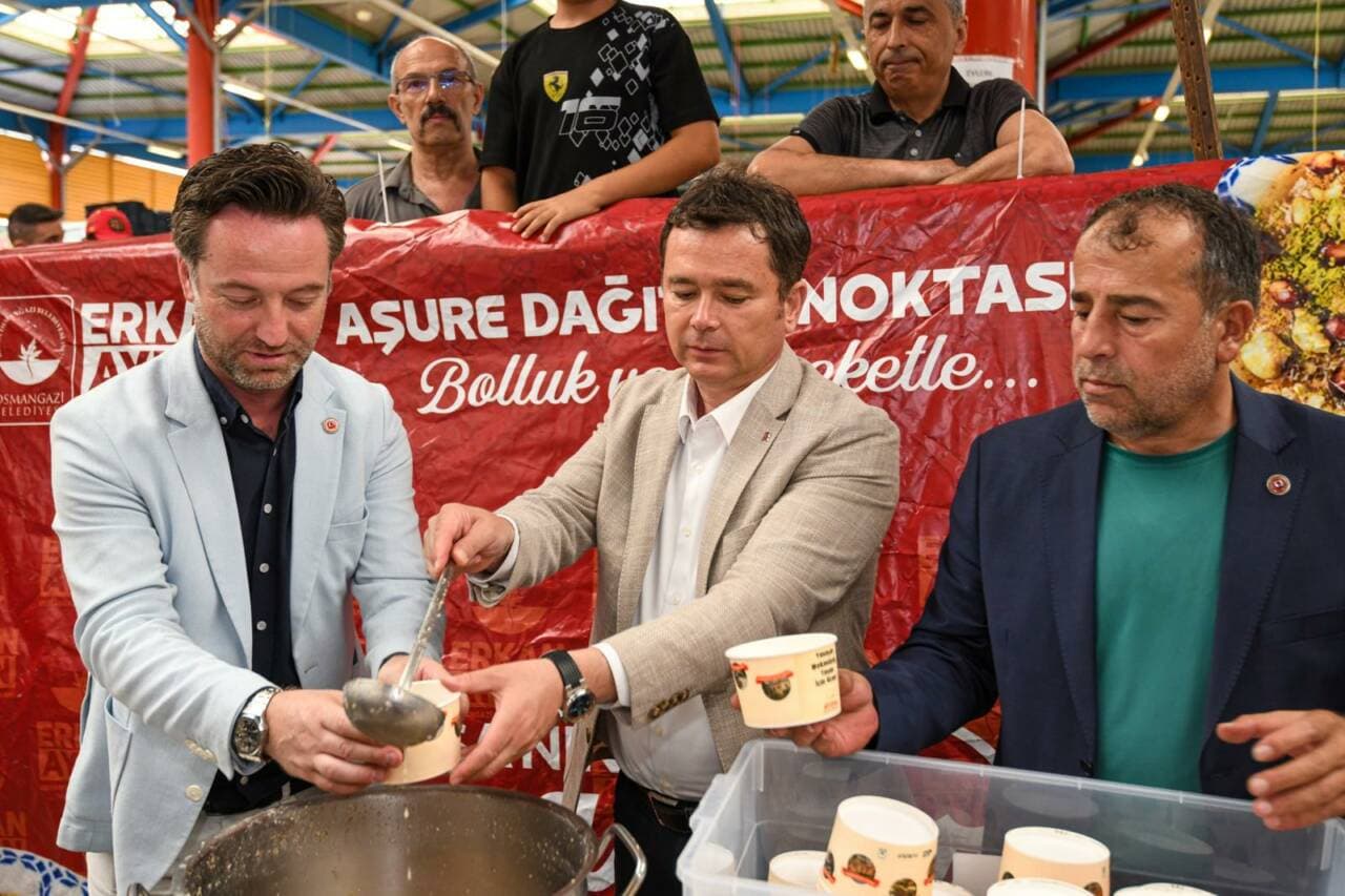 Başkan Erkan Aydın Hamitler'de Aşure Geleneğini Yaşattı: Vatandaşlarla Buluştu