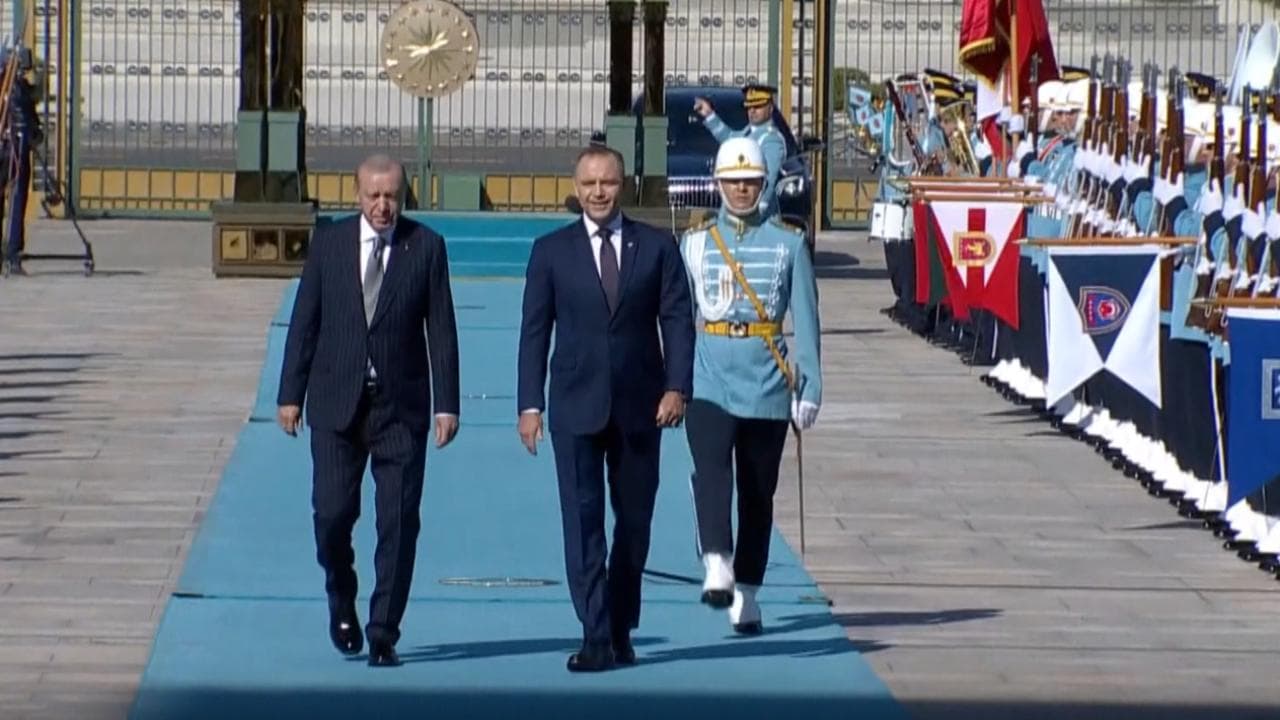 Cumhurbaşkanı Erdoğan, Polonyalı Lider Nawrocki'yi Resmi Törenle Karşıladı