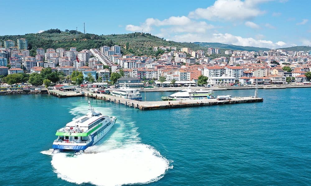 BUDO deniz otobüsü Mudanya iskelesinden ayrılıyor, Kurban Bayramı ek seferleri.