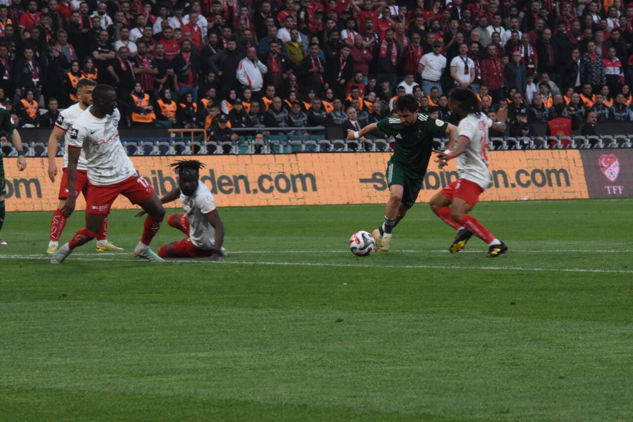 Çorum FK'nın Süper Lig Sevinci Acı Haberle Gölgede Kaldı: Attamah'ın Babası Vefat Etti