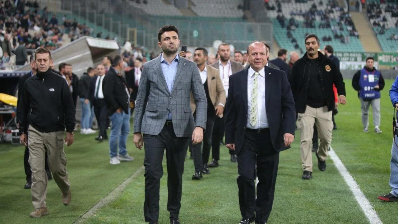 Bursaspor Başkanı Enes Çelik'ten Özer Matlı'ya Destek ve "İtibar Suikastı" Tepkisi
