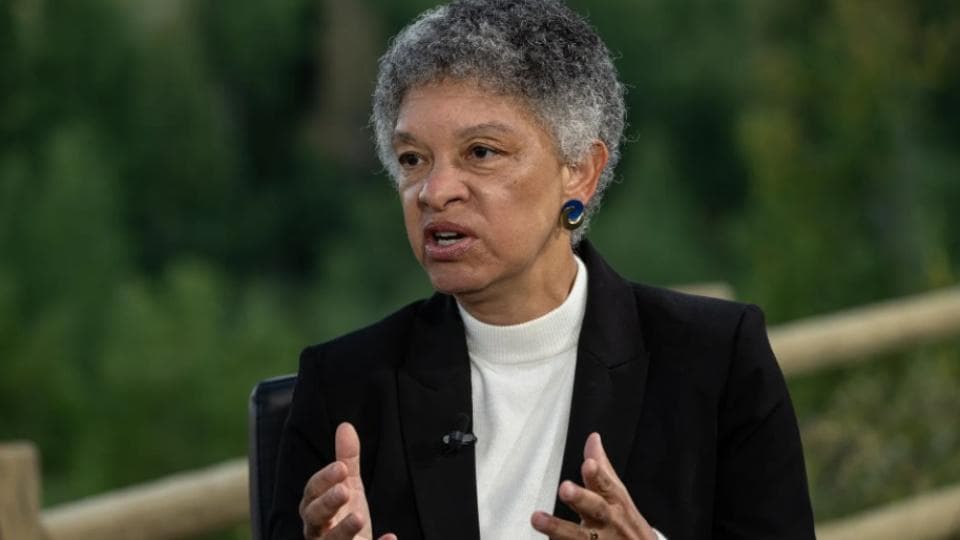 Fed Yetkilisi Collins: Faiz Artışı Enflasyonu Hedefe Döndürecek