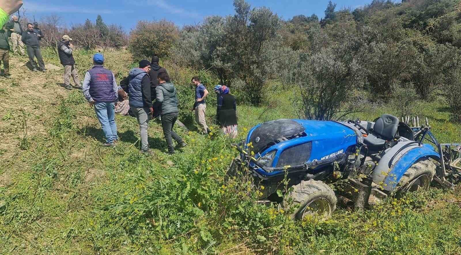 Bilecik'te devrilmiş traktörün kaza yeri, kırsal alanda.