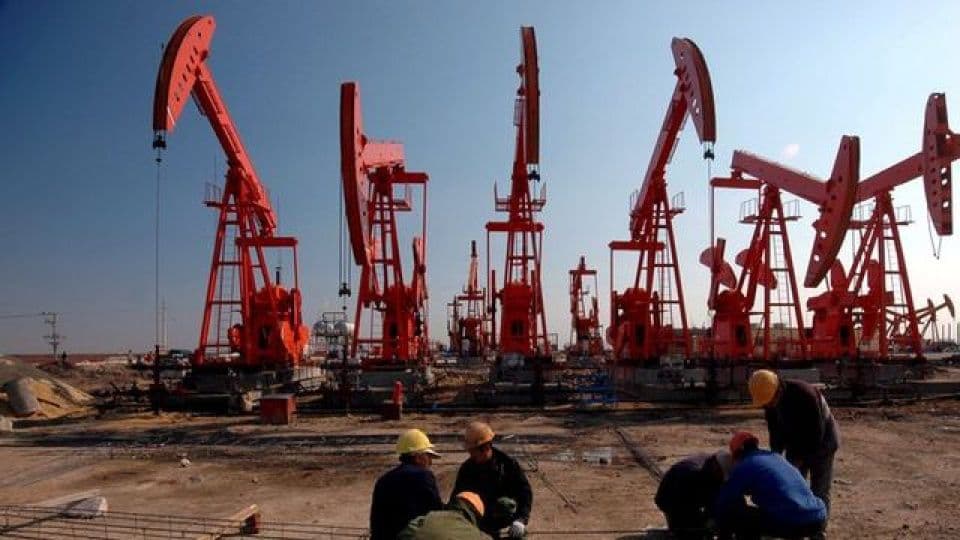 Orta Doğu Gerilimi Petrol Fiyatlarını Yükseltiyor: Hürmüz Boğazı Krizi Derinleşiyor