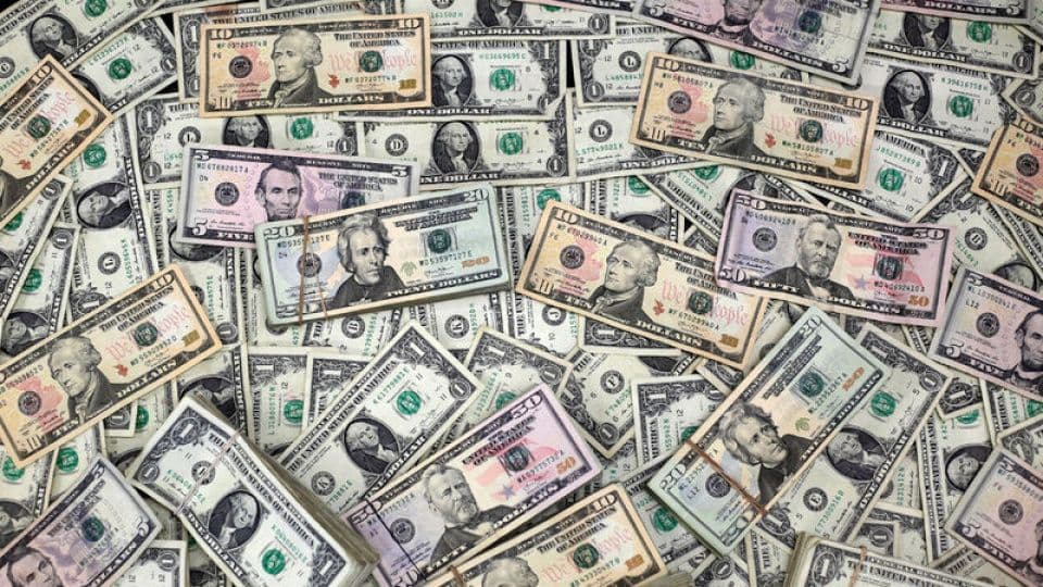 ABD doları banknotları yığını