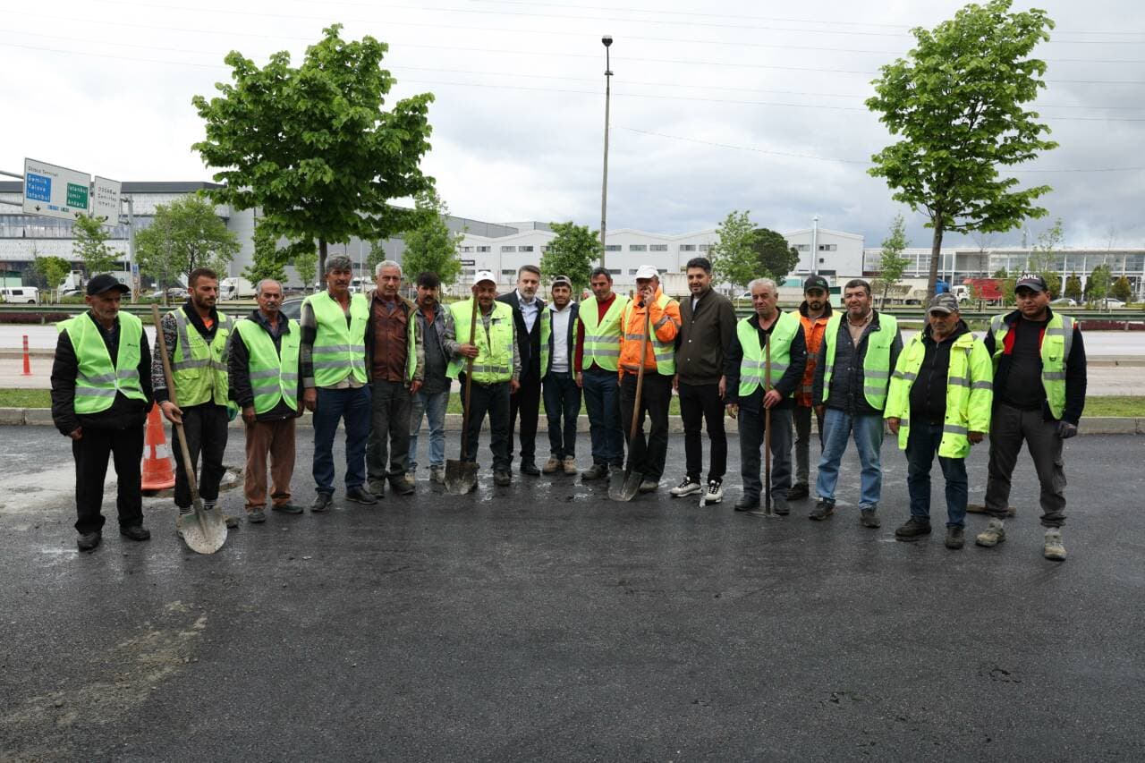 Bursa Büyükşehir Başkan Vekili Biba, 1 Mayıs'ta Emekçilerle Bir Araya Geldi