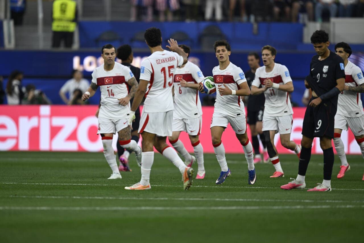 A Milli Futbol Takımı oyuncuları, Dünya Kupası maçında sahada