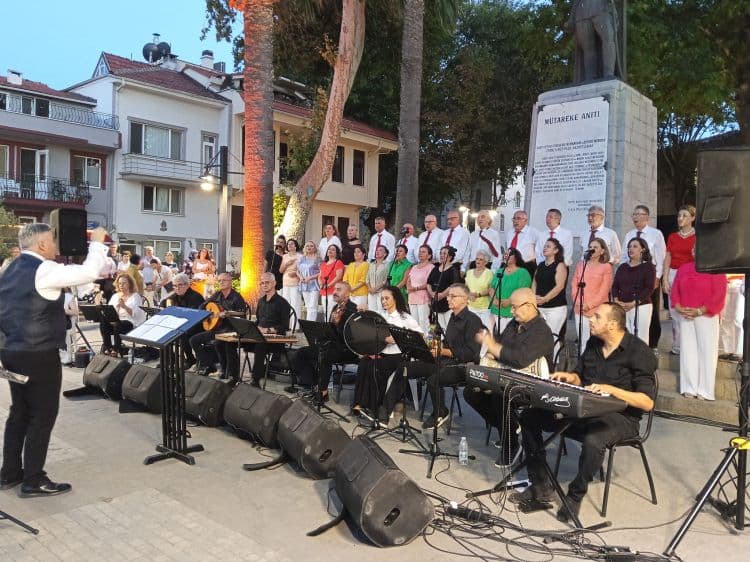 Mudanya'da Türk Sanat Müziği Coşkusu: Yaz Konseri Duygusal Anlara Sahne Oldu