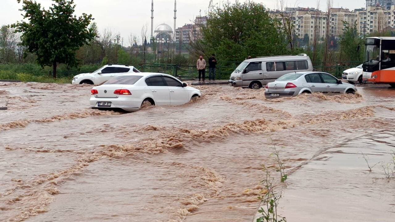 Gaziantep, Kilis ve Şanlıurfa'yı Vuran Fırtına ve Sel: Bir Kişi Hayatını Kaybetti