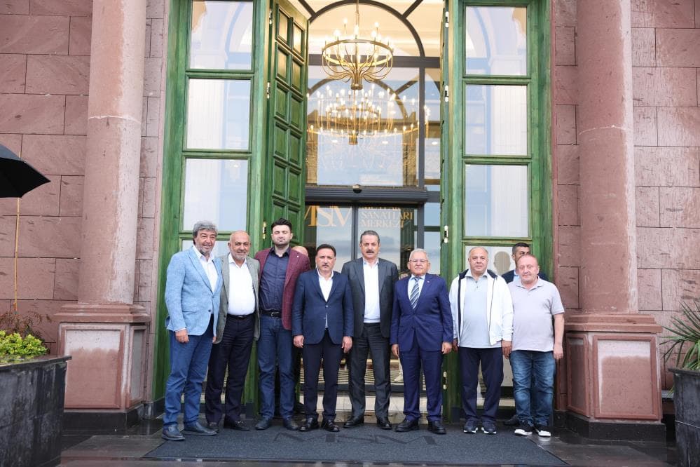 Kayserispor ve Bursaspor Yönetimleri Maç Öncesi Dostluk Yemeğinde Bir Araya Geldi