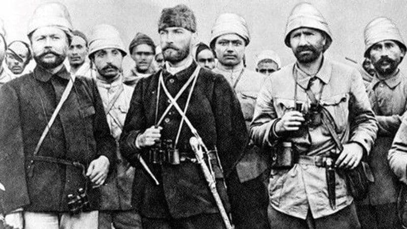 Mustafa Kemal Atatürk ve silah arkadaşları, Milli Mücadele, 19 Mayıs 1919, Samsun.