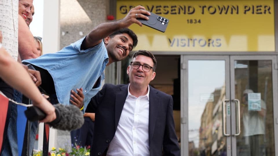 İngiltere'de Siyasi Dönüm Noktası: Andy Burnham Yeni Başbakan