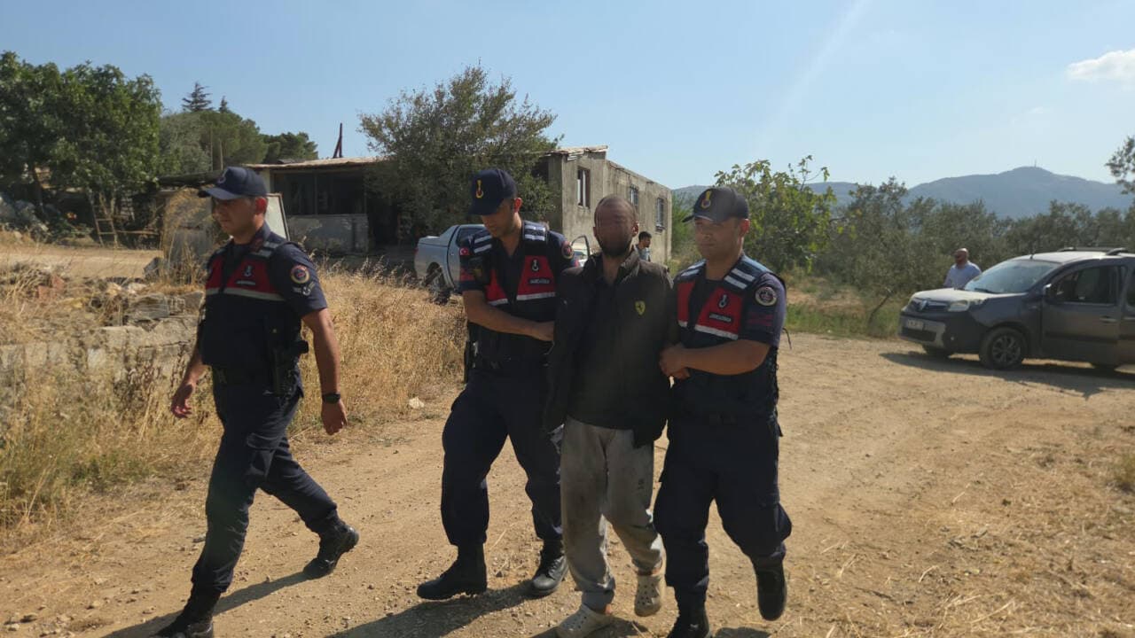 Bursa Orhangazi'de çalıntı araç sürücüsü jandarma tarafından gözaltına alındı.