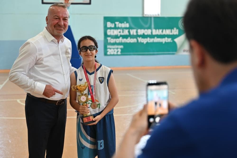 Karacabey'in Kız Basketbol Takımları Bursa'da Derece Yaptı