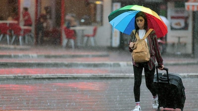Bursa hava durumu tahmini, yağmur bulutları ve güneş ışınlarının bir arada olduğu bir manzara