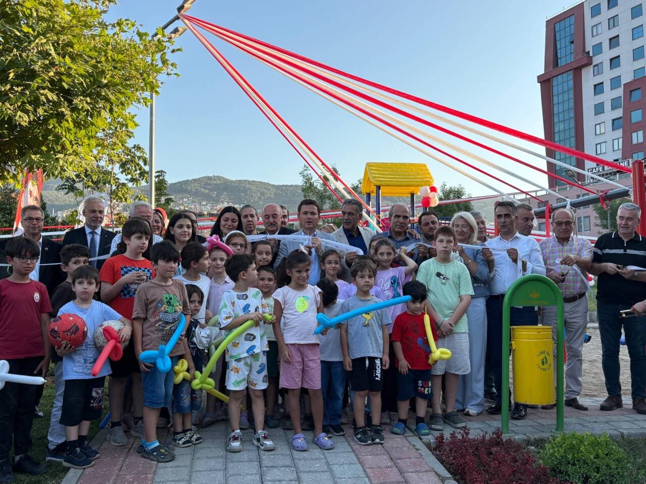 Osmangazi'de Prof. Dr. Lale Karabıyık Çocuk Parkı Hizmete Açıldı