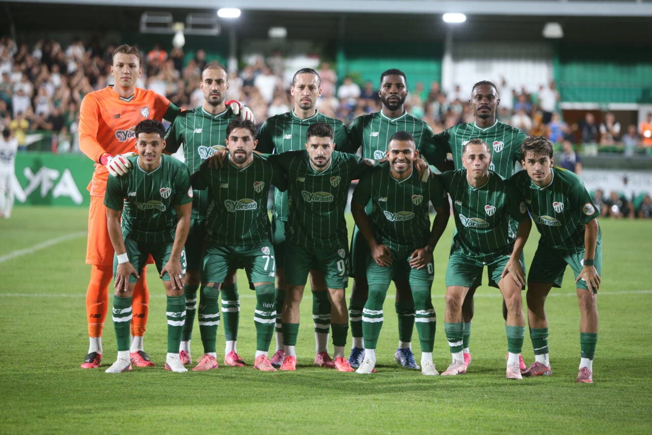 Bursaspor Sezona Galibiyetle Başladı: Yeni Transferler Sahne Aldı, Taraftar Takımının Yanındaydı