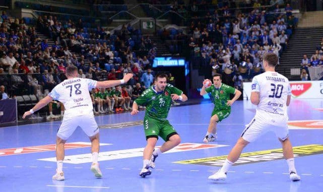 Nilüfer Belediyespor, Avrupa'da Yarı Final İçin Macaristan'dan Avantajla Döndü