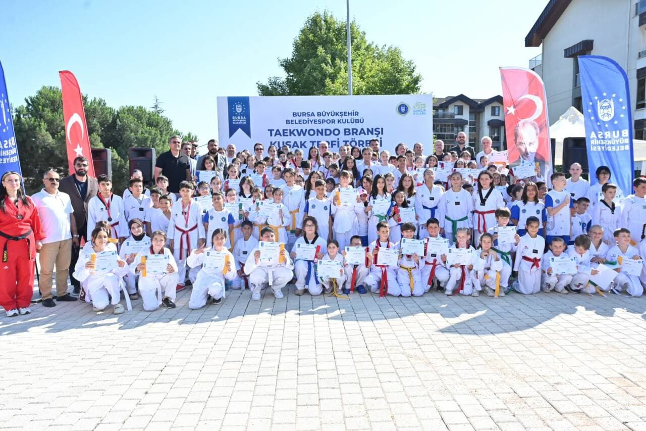 Bursa Büyükşehir Belediyesporlu Taekwondocular Kuşaklarını Aldı