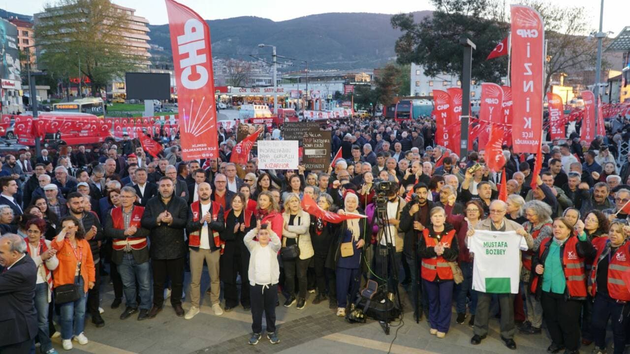 Bursa Kent Meydanı'nda Tutuklu Başkan Mustafa Bozbey'e Destek Mitingi