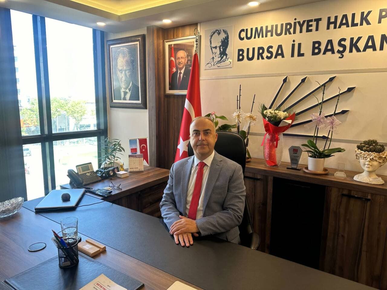 CHP Bursa'da Yeni Dönem: İl Başkanı Özkan'dan Ayrılıklar Sonrası Örgütlenme ve Ekonomi Vurgusu