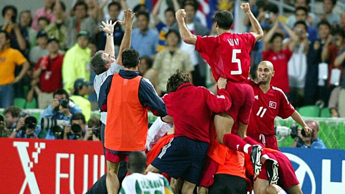 2002 Dünya Kupası'nda Türk milli futbolcuların gol sevinci.