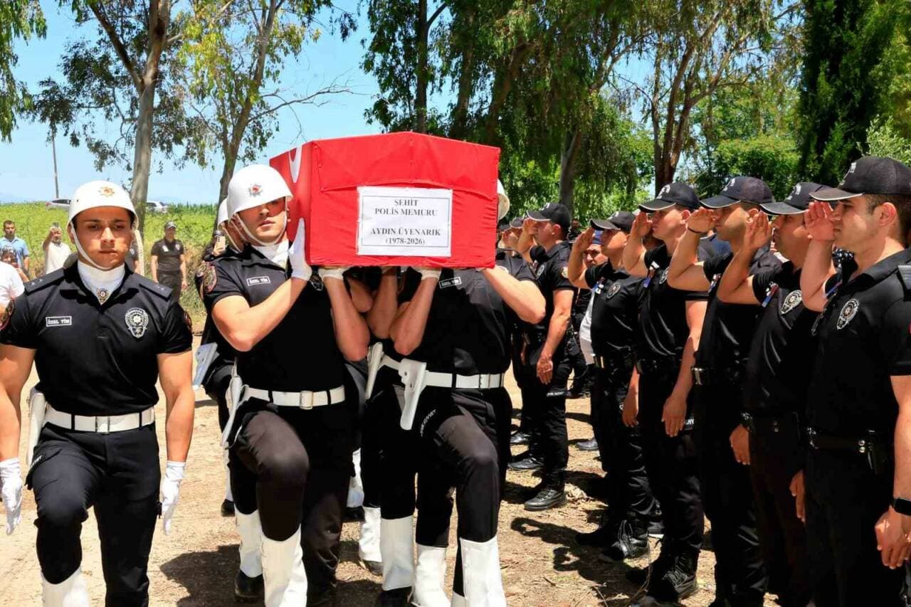 Şehit Polis Memuru Aydın Üyenarık, Adana'da Son Yolculuğuna Uğurlandı