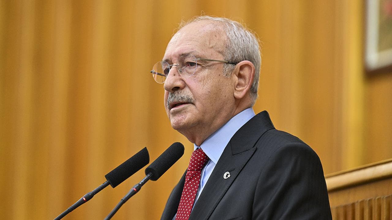 Kemal Kılıçdaroğlu'ndan CHP Genel Başkanlığı Sonrası İlk Açıklama: 'Özgür Bey'e Yeni Görevi Hayırlı Olsun'