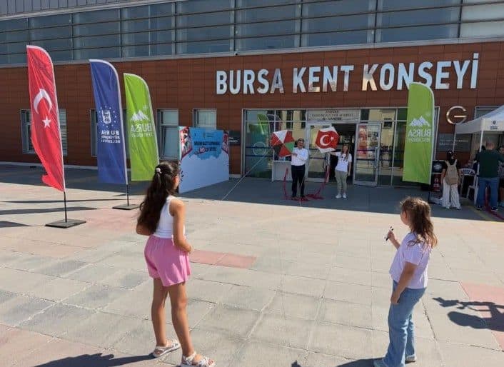 Bursa'dan Gazze'ye Anlamlı Mesaj: Çocuklar Barış İçin Uçurtma Uçurdu