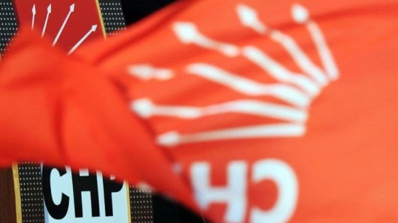 CHP'deki Genel Başkanlık Yarışı Bursa Teşkilatını Bölüyor: İl ve İlçe Operasyonları Gündemde