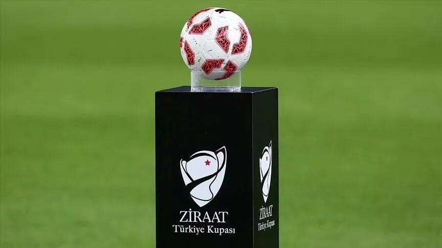 Ziraat Türkiye Kupası logosu ve futbol topu.