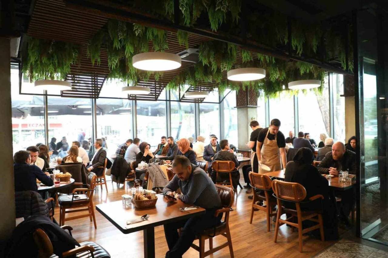 İnegöl'de başlayan 'Ayın Mutfağı' etkinliğinde sunulan Ege mutfağı lezzetleri.