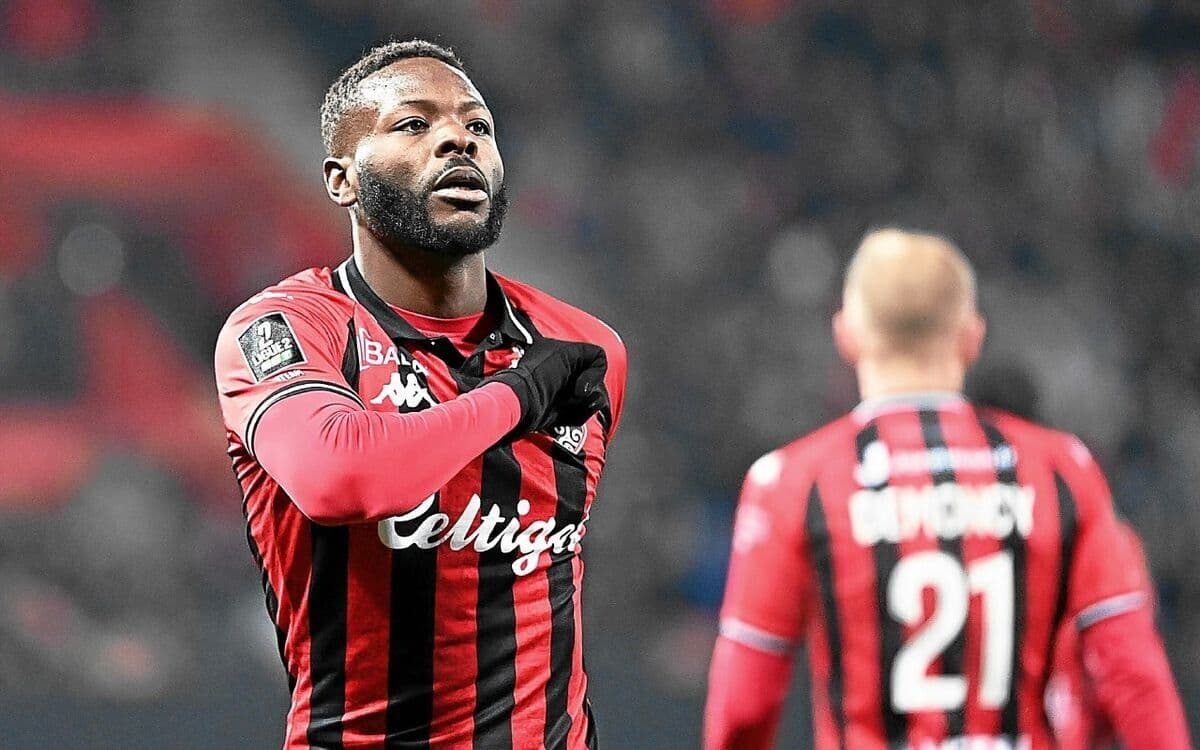 Bursaspor'un Yeni Golcüsü Louis Mafouta Bursa'ya Geldi