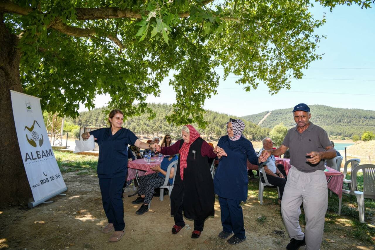 Osmangazi Belediyesi'nden Alzheimer Hastalarına Anlamlı Destek Etkinliği
