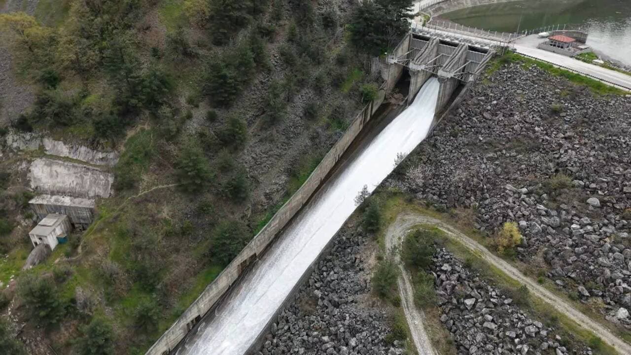 Bursa'da barajdan kontrollü su salınımı
