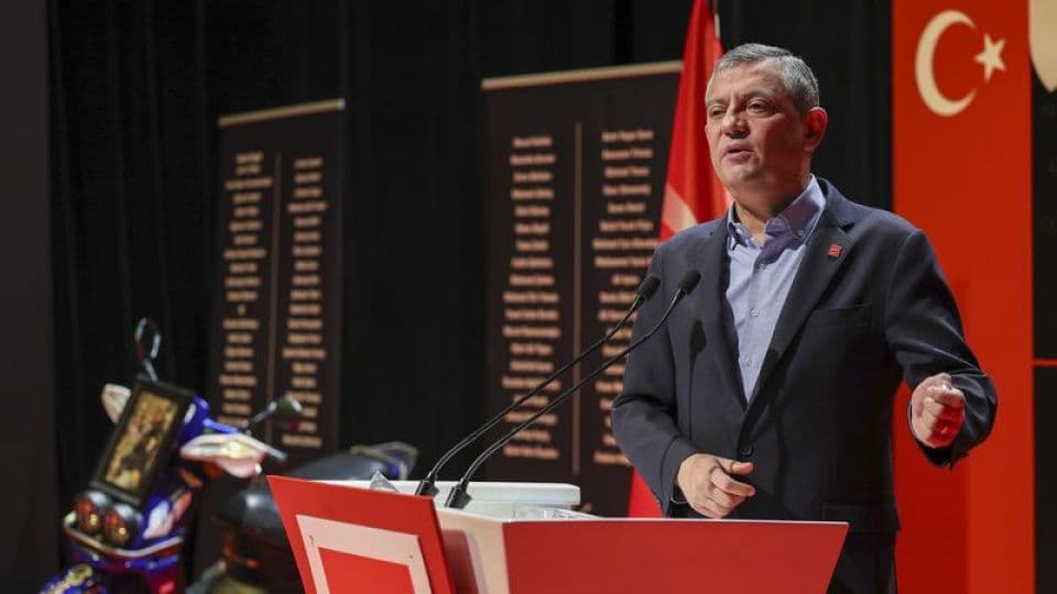 CHP Kurultay Kararı Borsa İstanbul'u Sarstı: Devre Kesici Uygulandı, Endeksler Düştü