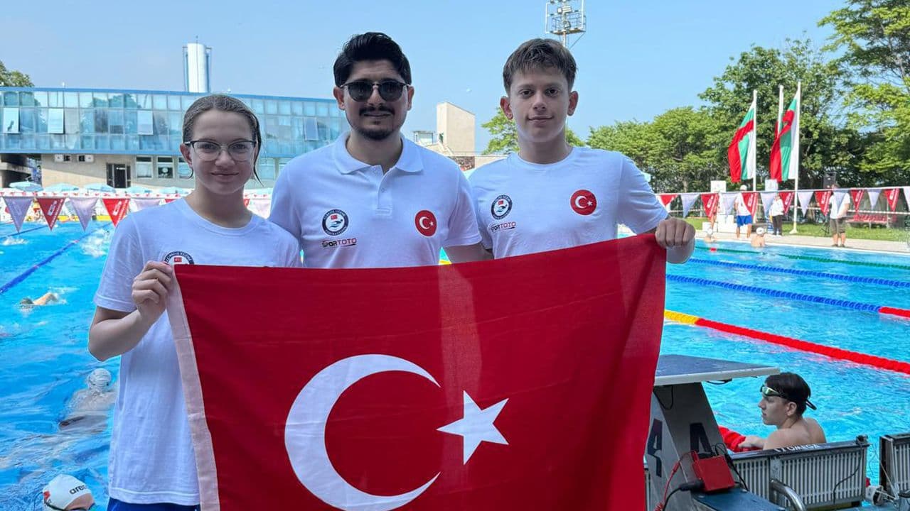 Bursalı Genç Yüzücüler Uluslararası Şampiyonada Madalyaları Topladı