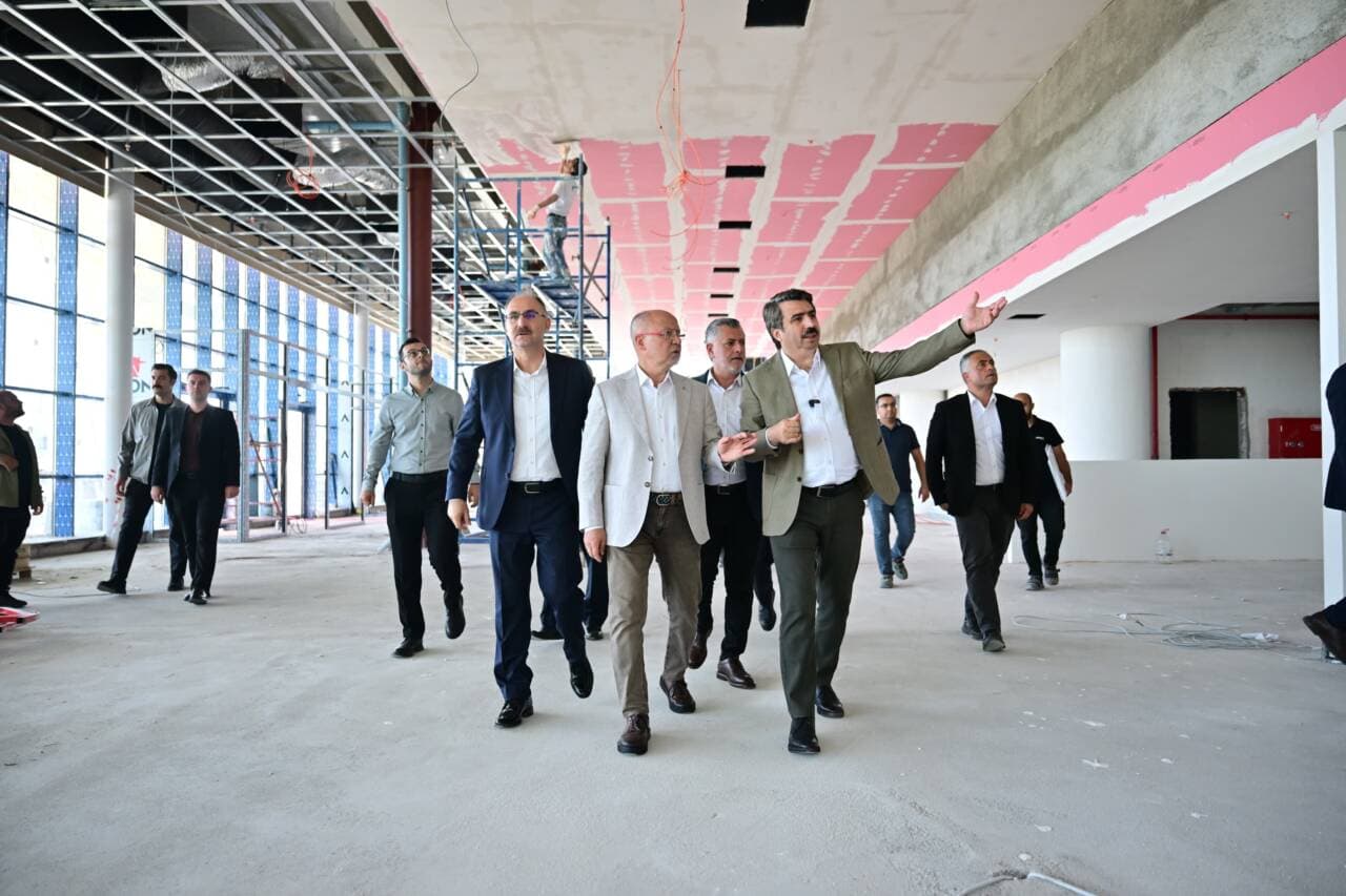 Bursa Yıldırım'da Modern Gençlik ve Spor Merkezi Tamamlanıyor